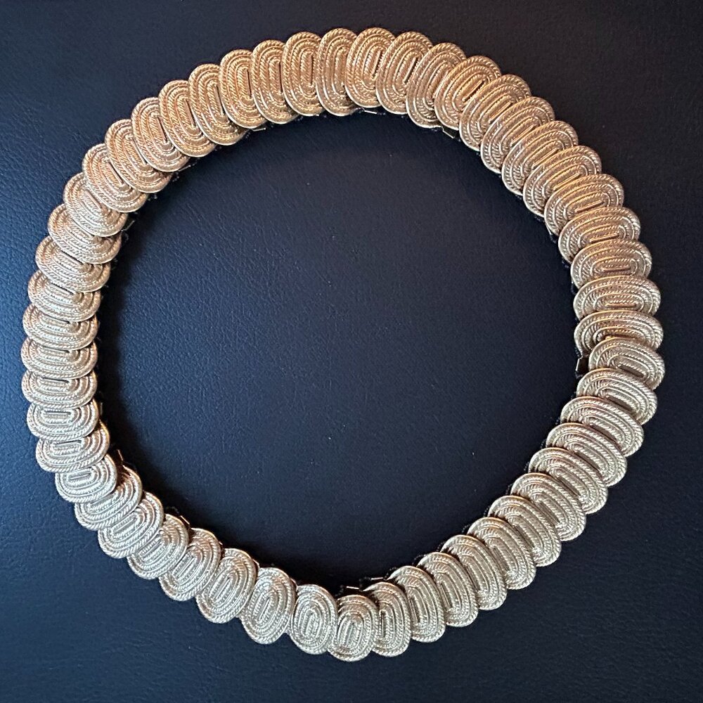 Goldtone metallic oval medallion stretch belt